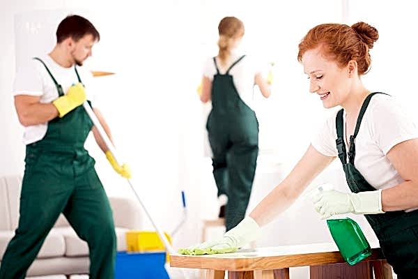 trabajadores de empresa de limpieza